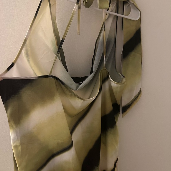 Backless Maxi Green Dress - Picture 9 of 9